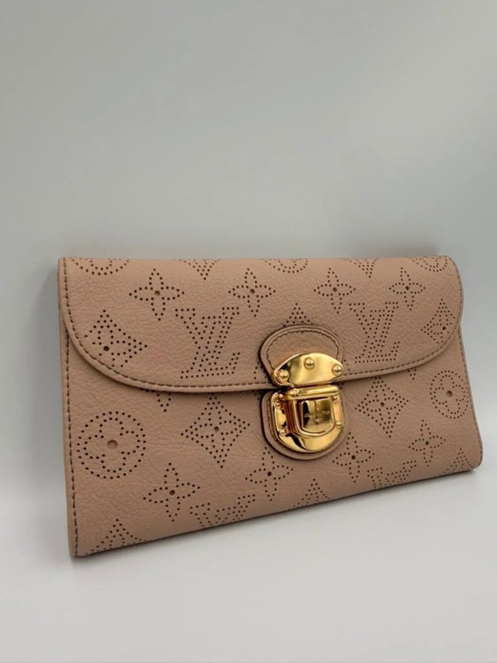 Louis Vuitton Mahina Amelia Wallet Blush Pink Leather